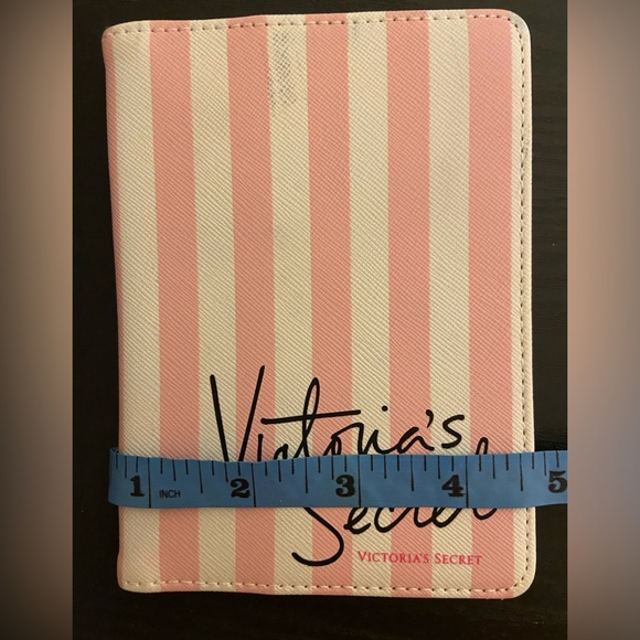 Victoria’s Secret Passport Holder and Luggage Tag Set - Picture 7 of 11